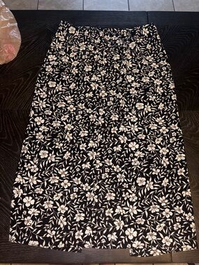Black & White Floral Skirt - Women's Classic Floral Midi